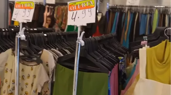 Comprar roupas deals baratas para revenda